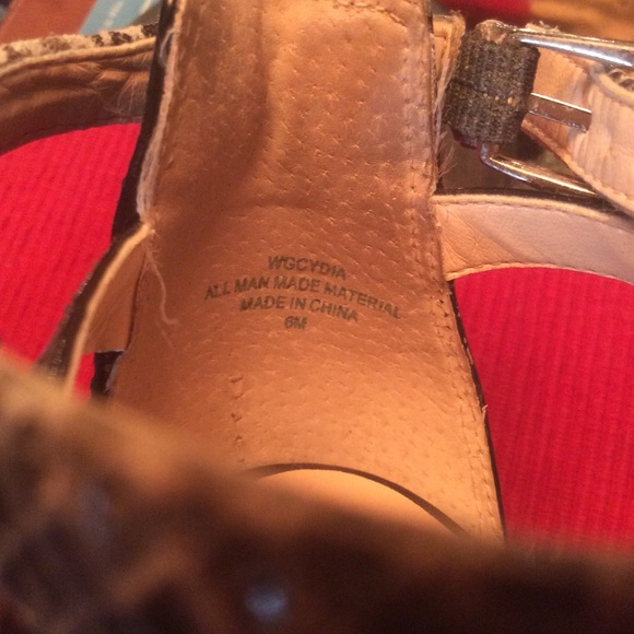 Guess Strappy Platform Heels 61/2 - Picture 3 of 7